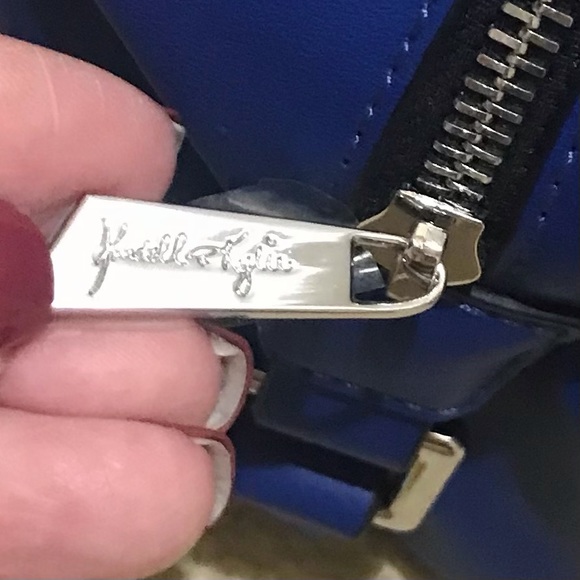 🆕KENDALL&KYLIE SUPER SUPER CUTE BLUE&WHITE CURSIVE LETTERING ACROSS MAKEUP BAG - Picture 4 of 14